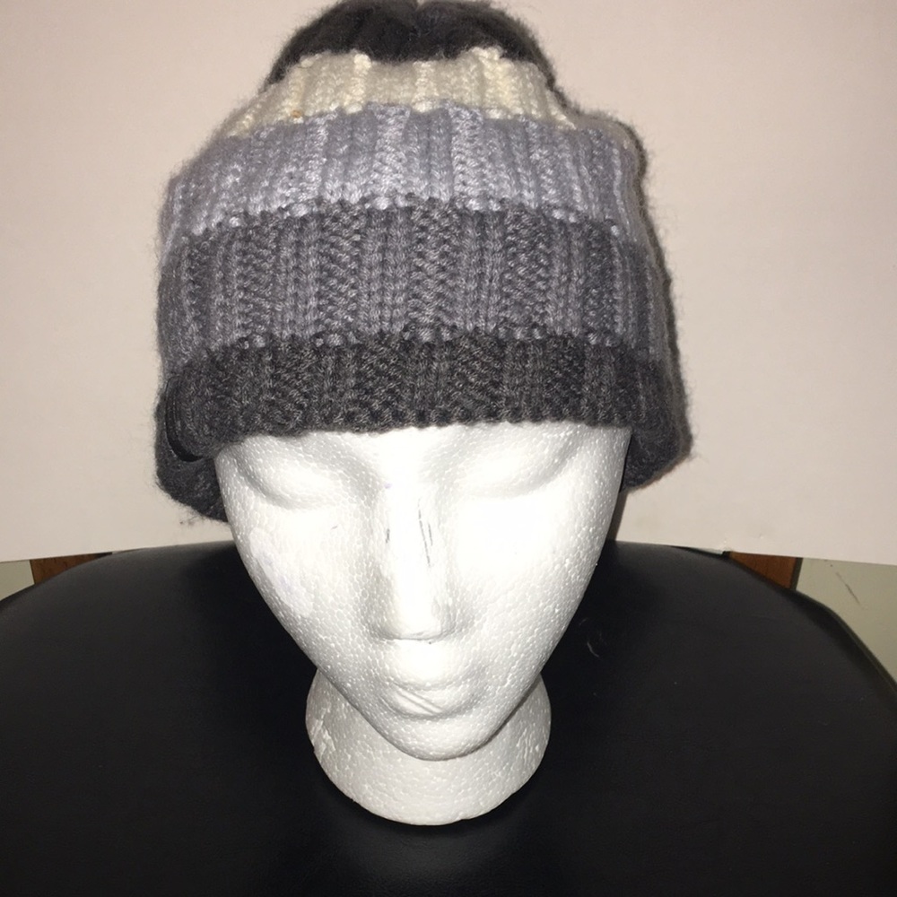 Embark Gray And White Beanie EUC Youth Large